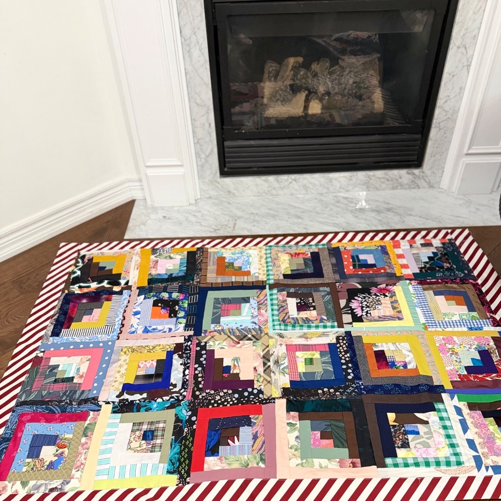 Unique Handmade Log Cabin Quilt Patchwork size 40.5 inches by 59.5 inches - Picture 2 of 6